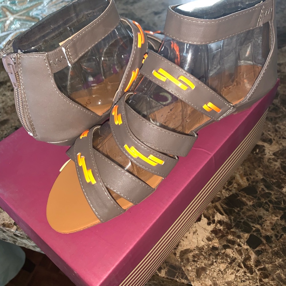Women shoe . Brand new!